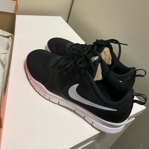 NIKE women’s 7.5